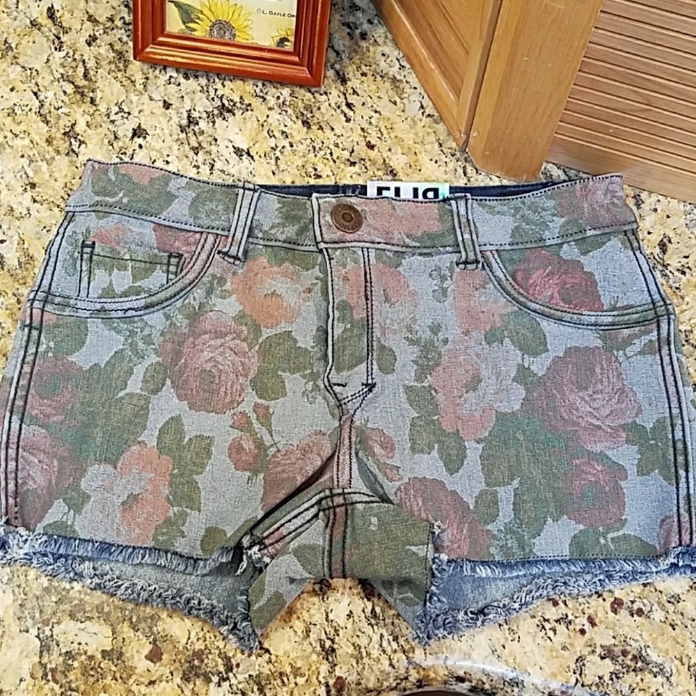 Flip side floral reversable to ombre shorts size 7 nwt
